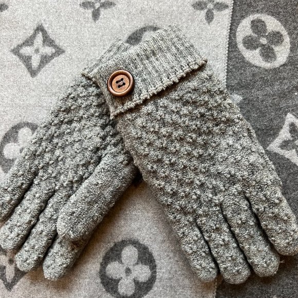 Women’s Winter Warm Gloves Fleece W/ Button Details in Light Gray - Picture 2 of 5
